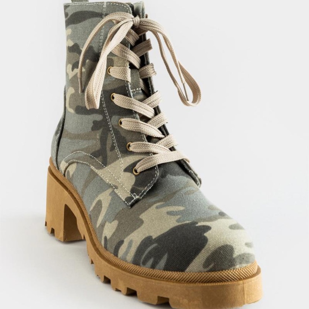 NWT SUGAR™ FABINA COMBAT BOOTS